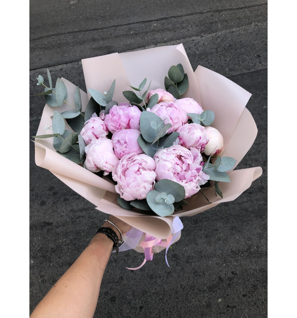 Букет из 11 пионов